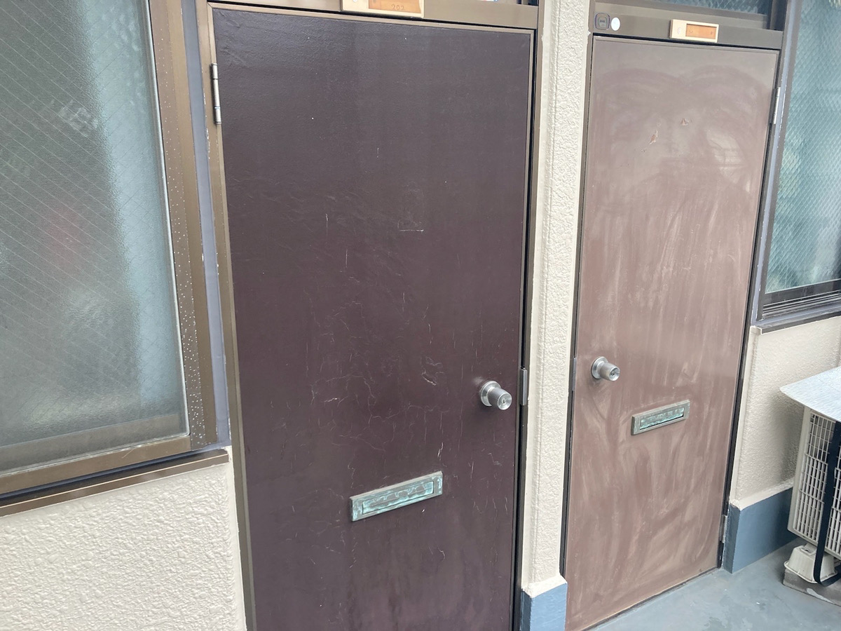 名古屋市南区で色褪せした鉄扉を塗装しました